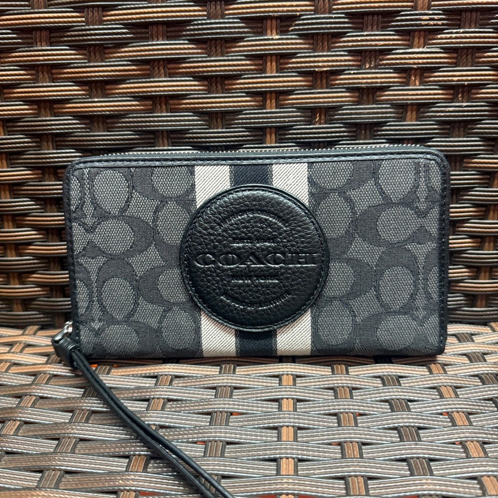 NWT Coach Dempsey Large Phone Wallet In Signature Jacquard With Stripe And Coach